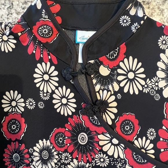 A’gaci Black and Red Asian Fashion Inspired Floral Top Size Large NEW - Picture 4 of 6